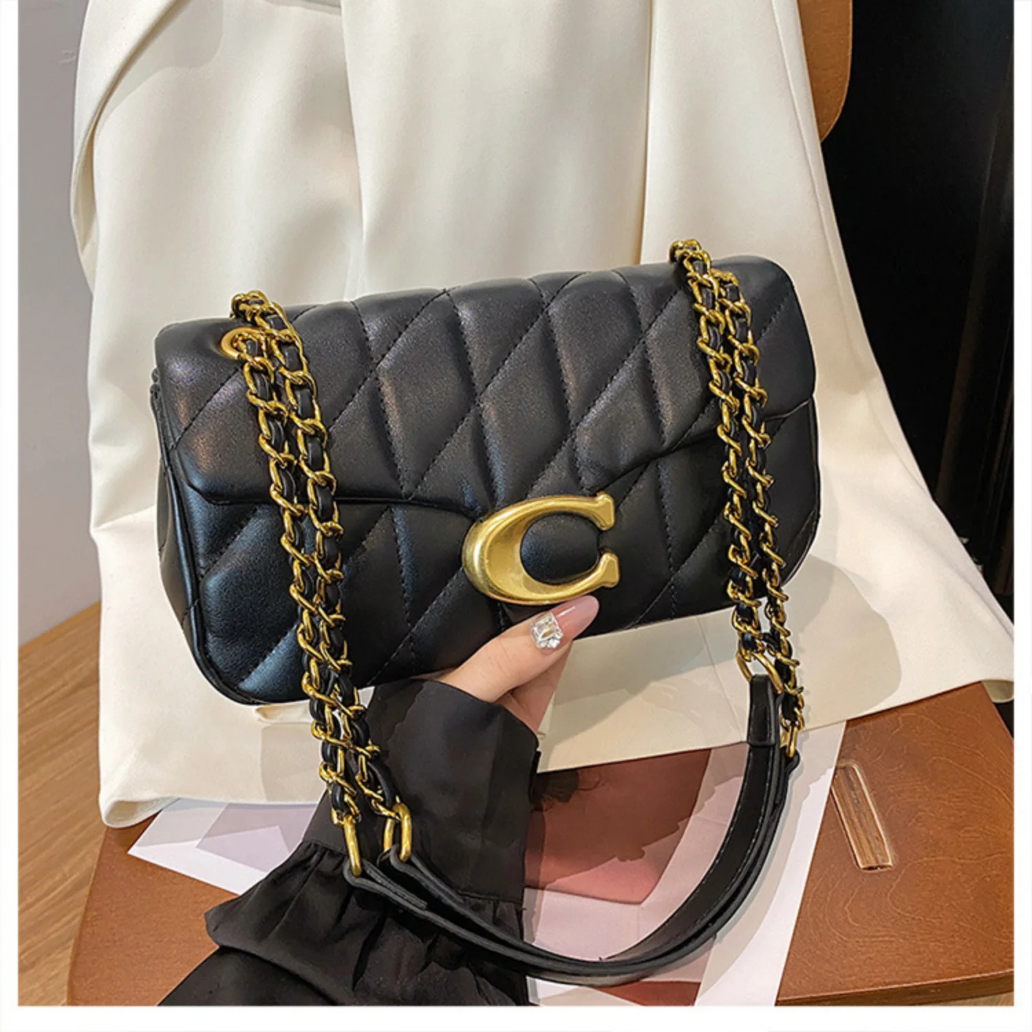 2026 New Women's Fashionable Light Luxury Large Capacity Classic Handbag, Gold Chain Single Shoulder Diagonal Cross Bag for Girl