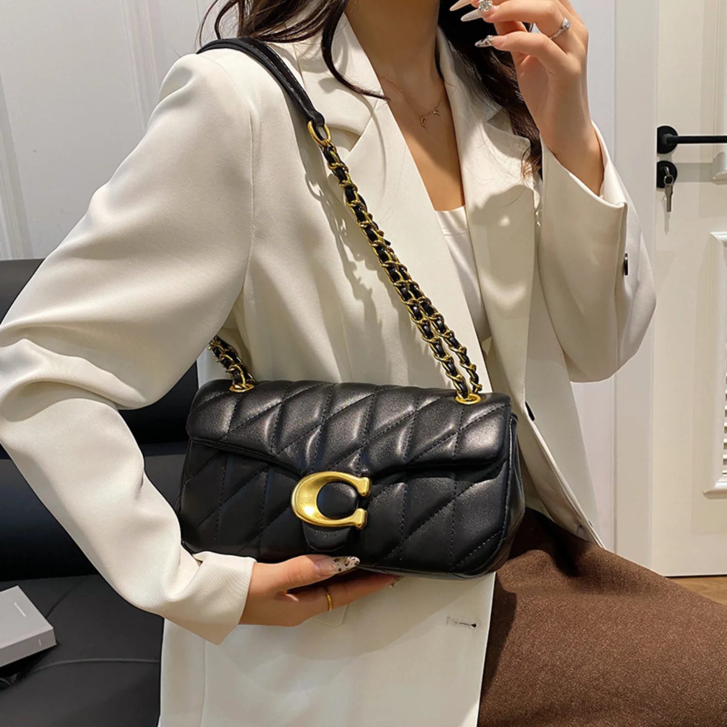 2026 New Women's Fashionable Light Luxury Large Capacity Classic Handbag, Gold Chain Single Shoulder Diagonal Cross Bag for Girl