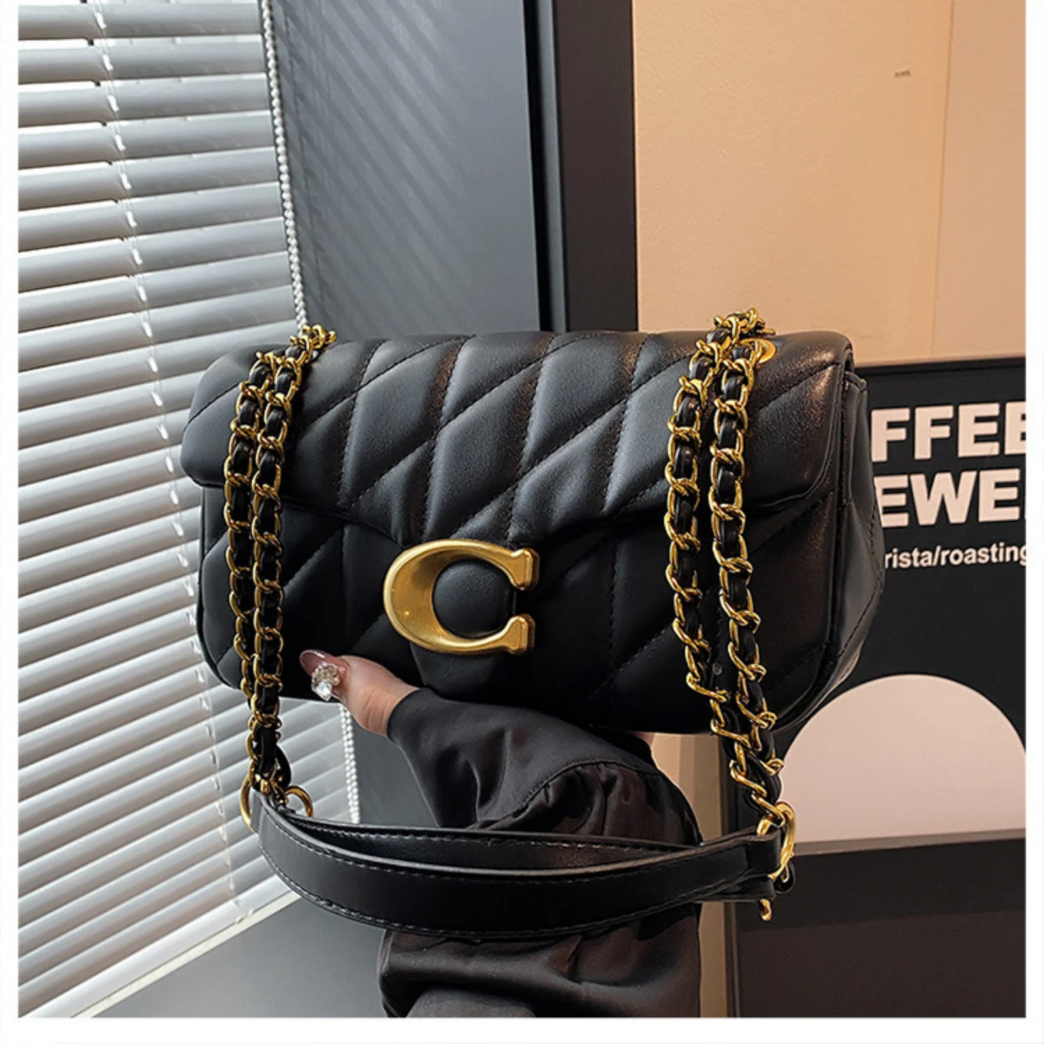 2026 New Women's Fashionable Light Luxury Large Capacity Classic Handbag, Gold Chain Single Shoulder Diagonal Cross Bag for Girl