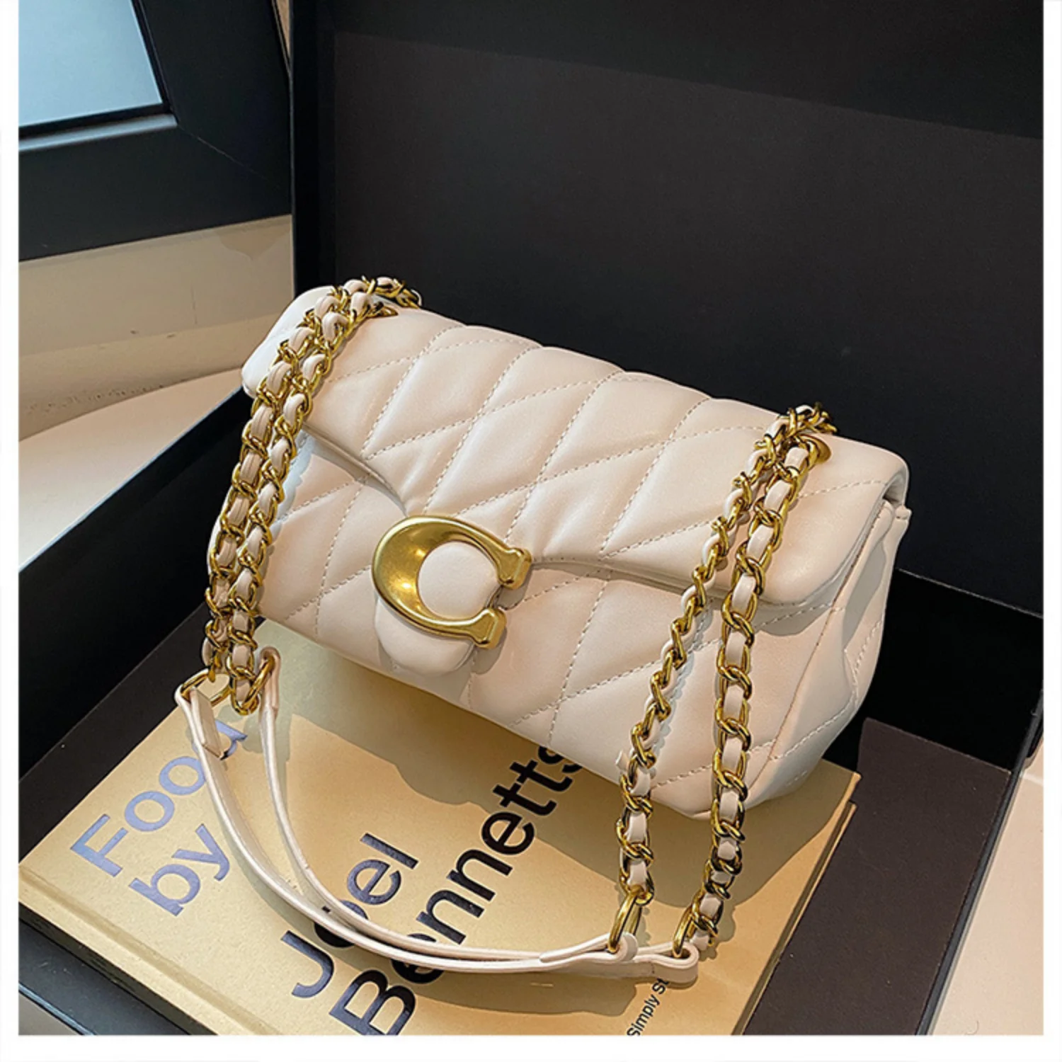 2026 New Women's Fashionable Light Luxury Large Capacity Classic Handbag, Gold Chain Single Shoulder Diagonal Cross Bag for Girl