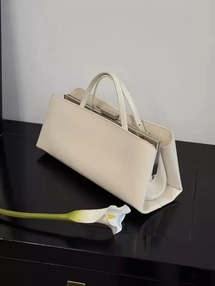 Women's Autumn/Winter Fashion Retro Underarm Bag: A Vintage, Minimalist Clip-Style Handbag – New Trendy Design for Women, Featur