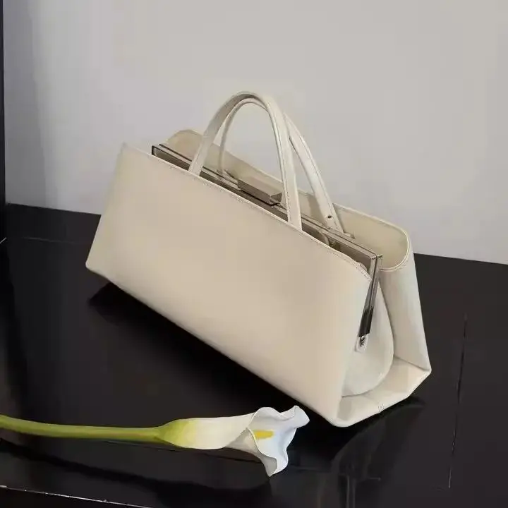 Women's Autumn/Winter Fashion Retro Underarm Bag: A Vintage, Minimalist Clip-Style Handbag – New Trendy Design for Women, Featur