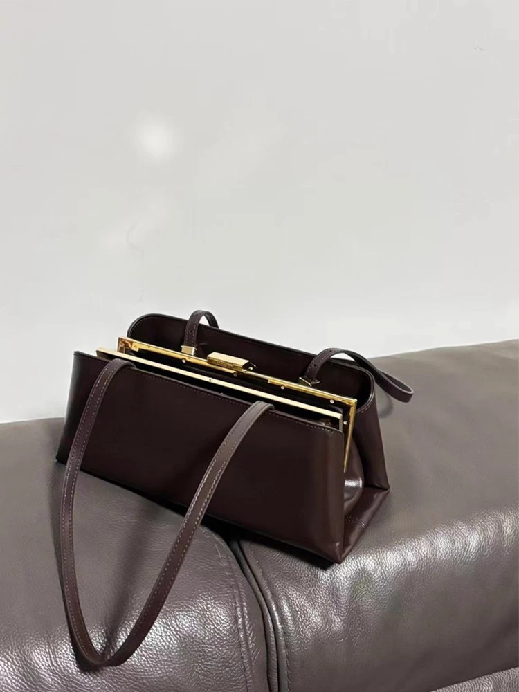 Women's Autumn/Winter Fashion Retro Underarm Bag: A Vintage, Minimalist Clip-Style Handbag – New Trendy Design for Women, Featur