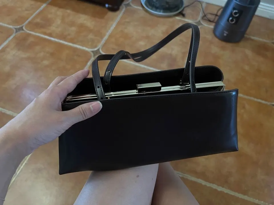 Women's Autumn/Winter Fashion Retro Underarm Bag: A Vintage, Minimalist Clip-Style Handbag – New Trendy Design for Women, Featur