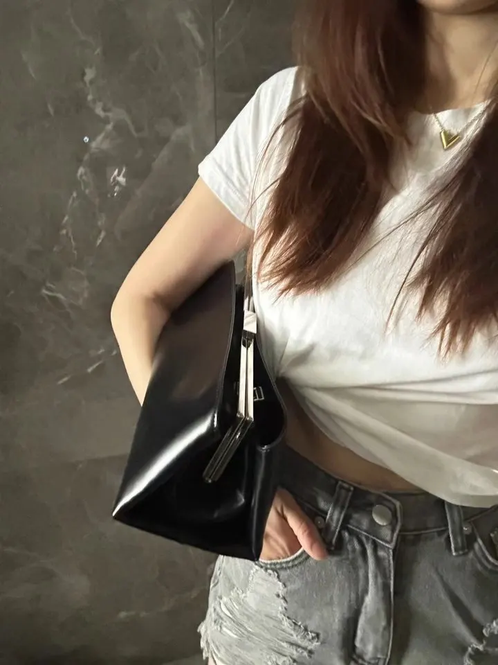 Women's Autumn/Winter Fashion Retro Underarm Bag: A Vintage, Minimalist Clip-Style Handbag – New Trendy Design for Women, Featur