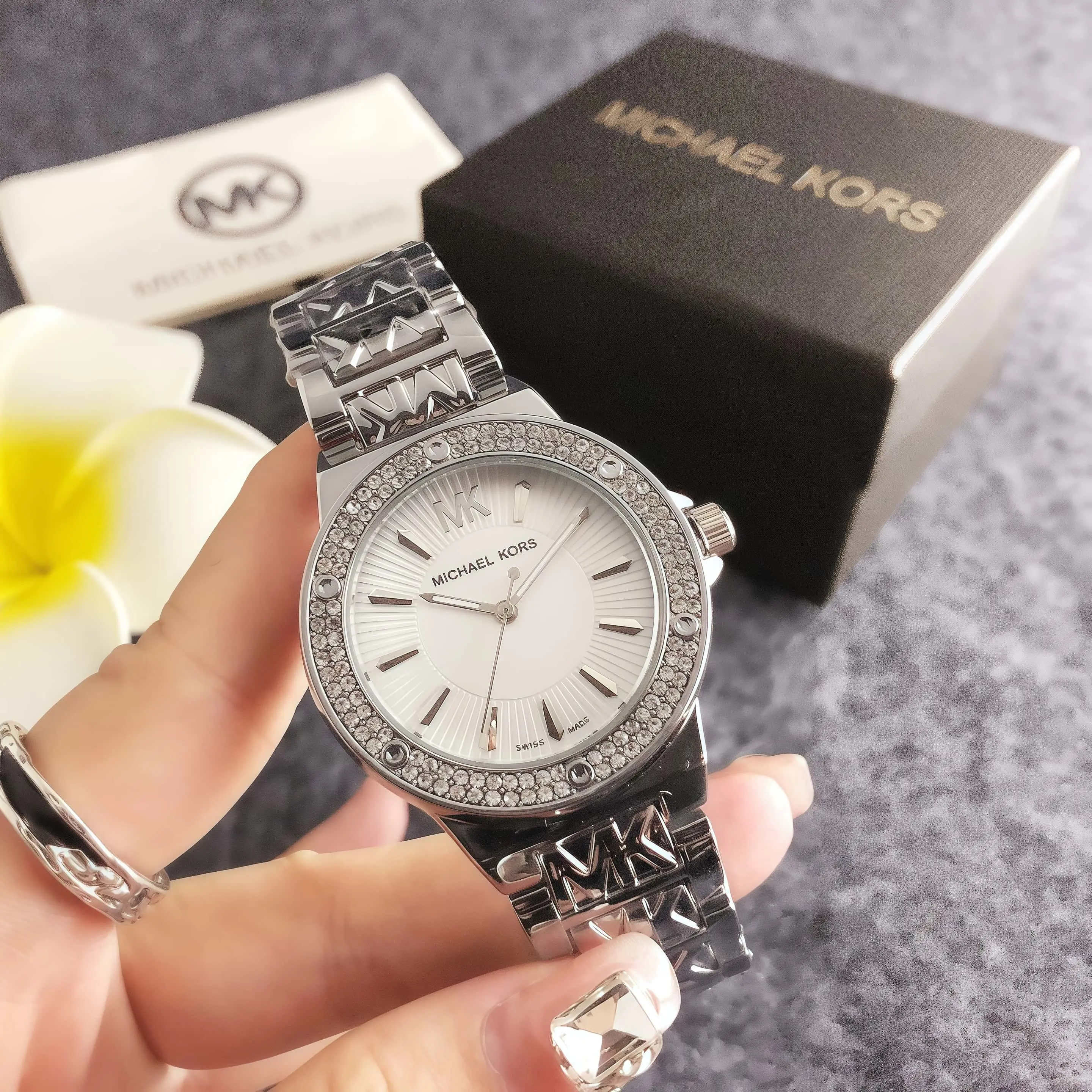Brand new Michael Kors luxury women's watch bag, diamond-accented dial, quartz movement, casual business style, alloy material,