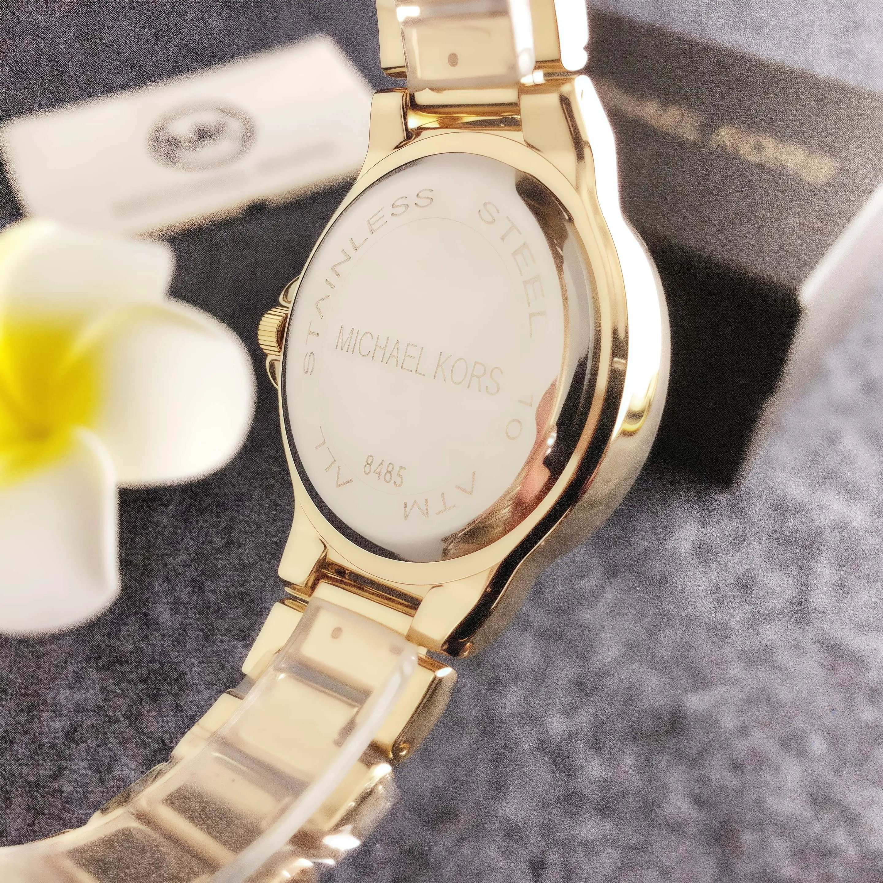 Brand new Michael Kors luxury women's watch bag, diamond-accented dial, quartz movement, casual business style, alloy material,