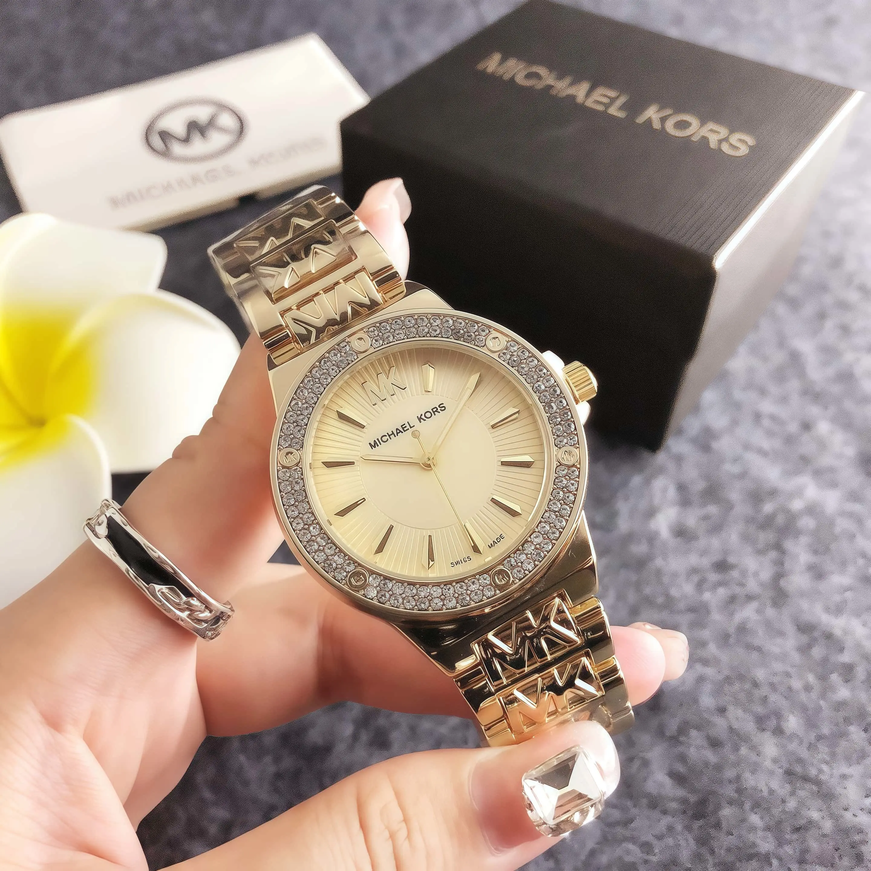 Brand new Michael Kors luxury women's watch bag, diamond-accented dial, quartz movement, casual business style, alloy material,