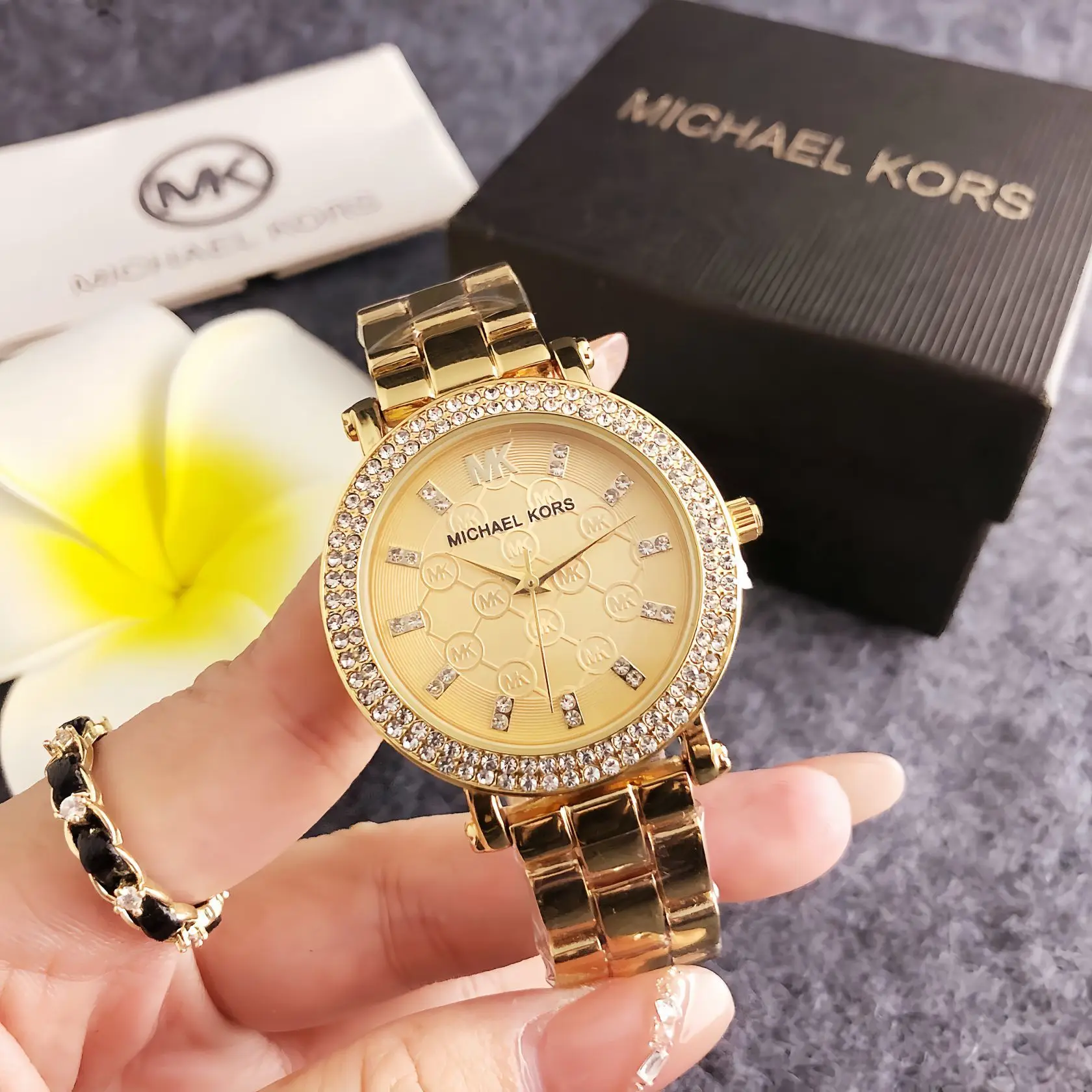 Brand new Michael Kors luxury women's watch bag, diamond-accented dial, quartz movement, casual business style, alloy material,