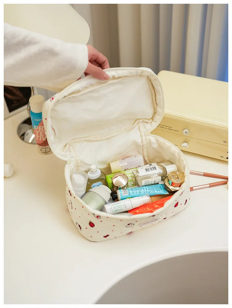 Soft and cute plaid KT cat quilted makeup case for girls, portable layered storage bag, Cinnamoroll travel cosmetic organizer st