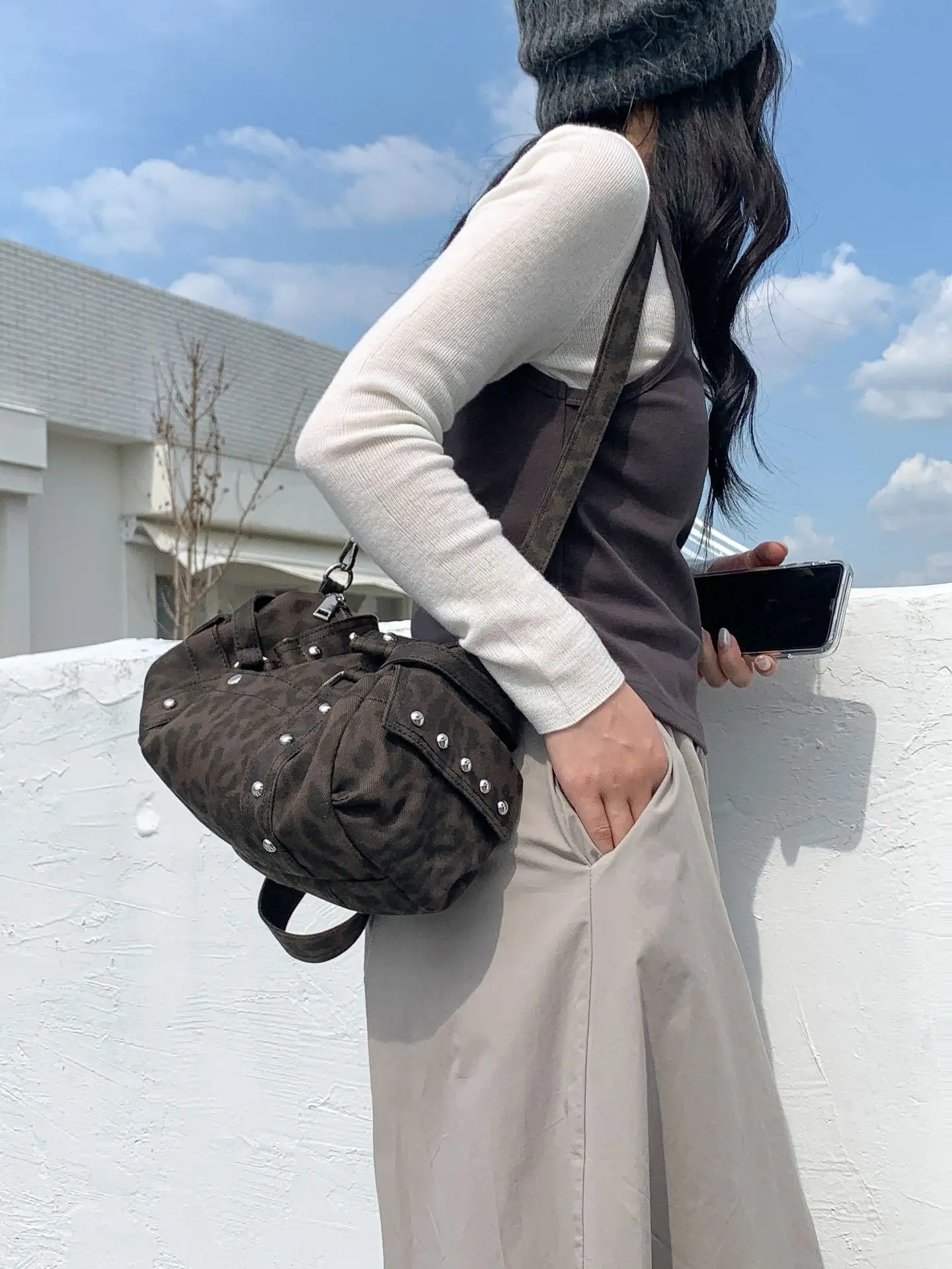 Vintage Leopard Rivet Motorcycle Handbag Barrel Shaped Boston Casual Messenger Bags for Female Shoulder Bag Fashion Ladies Totes