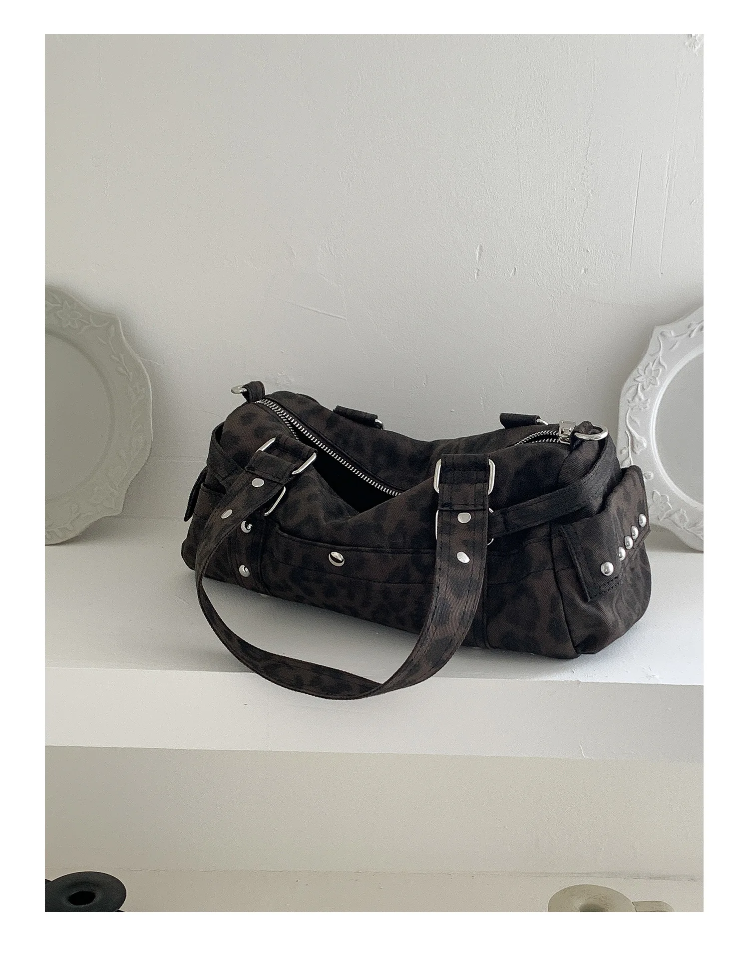 Vintage Leopard Rivet Motorcycle Handbag Barrel Shaped Boston Casual Messenger Bags for Female Shoulder Bag Fashion Ladies Totes