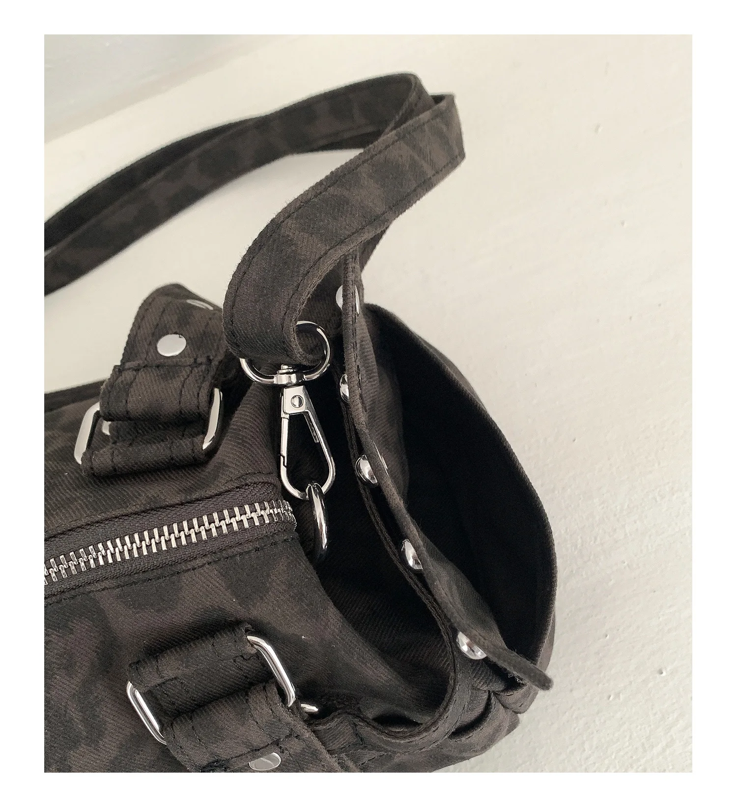 Vintage Leopard Rivet Motorcycle Handbag Barrel Shaped Boston Casual Messenger Bags for Female Shoulder Bag Fashion Ladies Totes