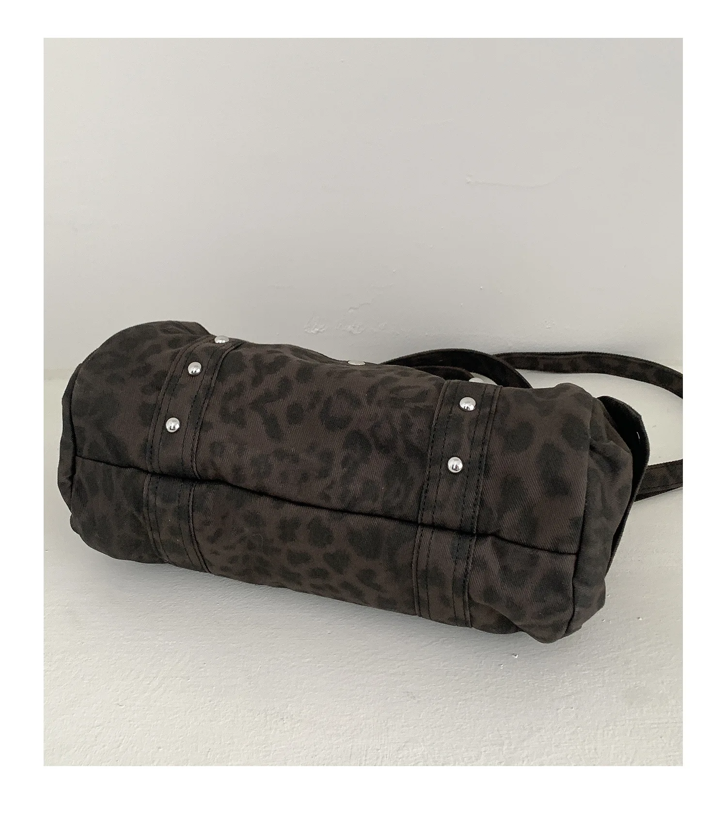 Vintage Leopard Rivet Motorcycle Handbag Barrel Shaped Boston Casual Messenger Bags for Female Shoulder Bag Fashion Ladies Totes