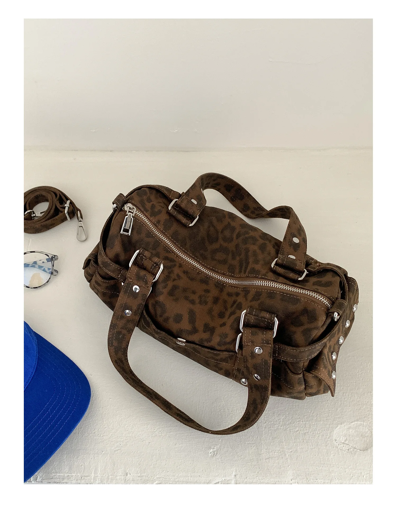 Vintage Leopard Rivet Motorcycle Handbag Barrel Shaped Boston Casual Messenger Bags for Female Shoulder Bag Fashion Ladies Totes