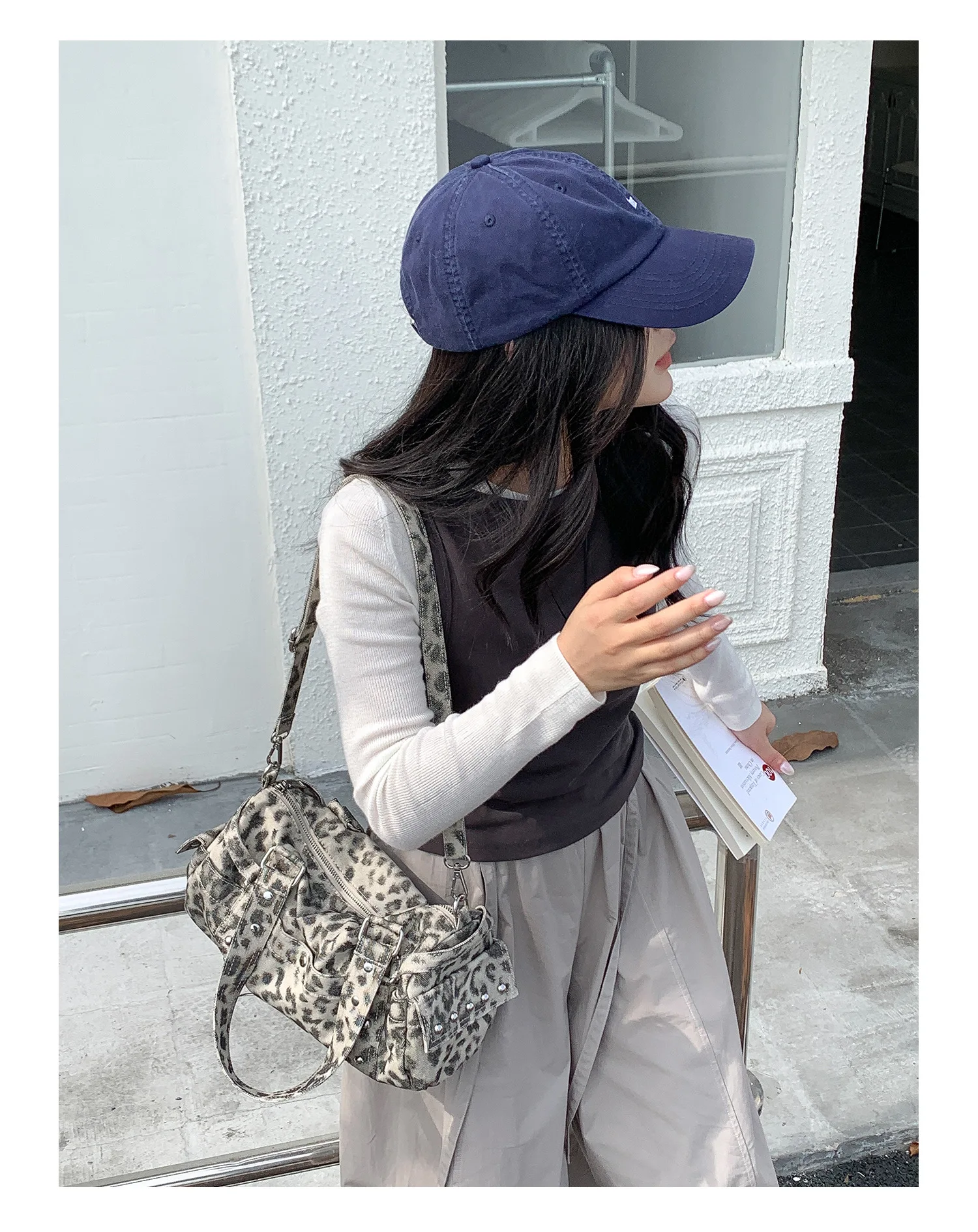 Vintage Leopard Rivet Motorcycle Handbag Barrel Shaped Boston Casual Messenger Bags for Female Shoulder Bag Fashion Ladies Totes