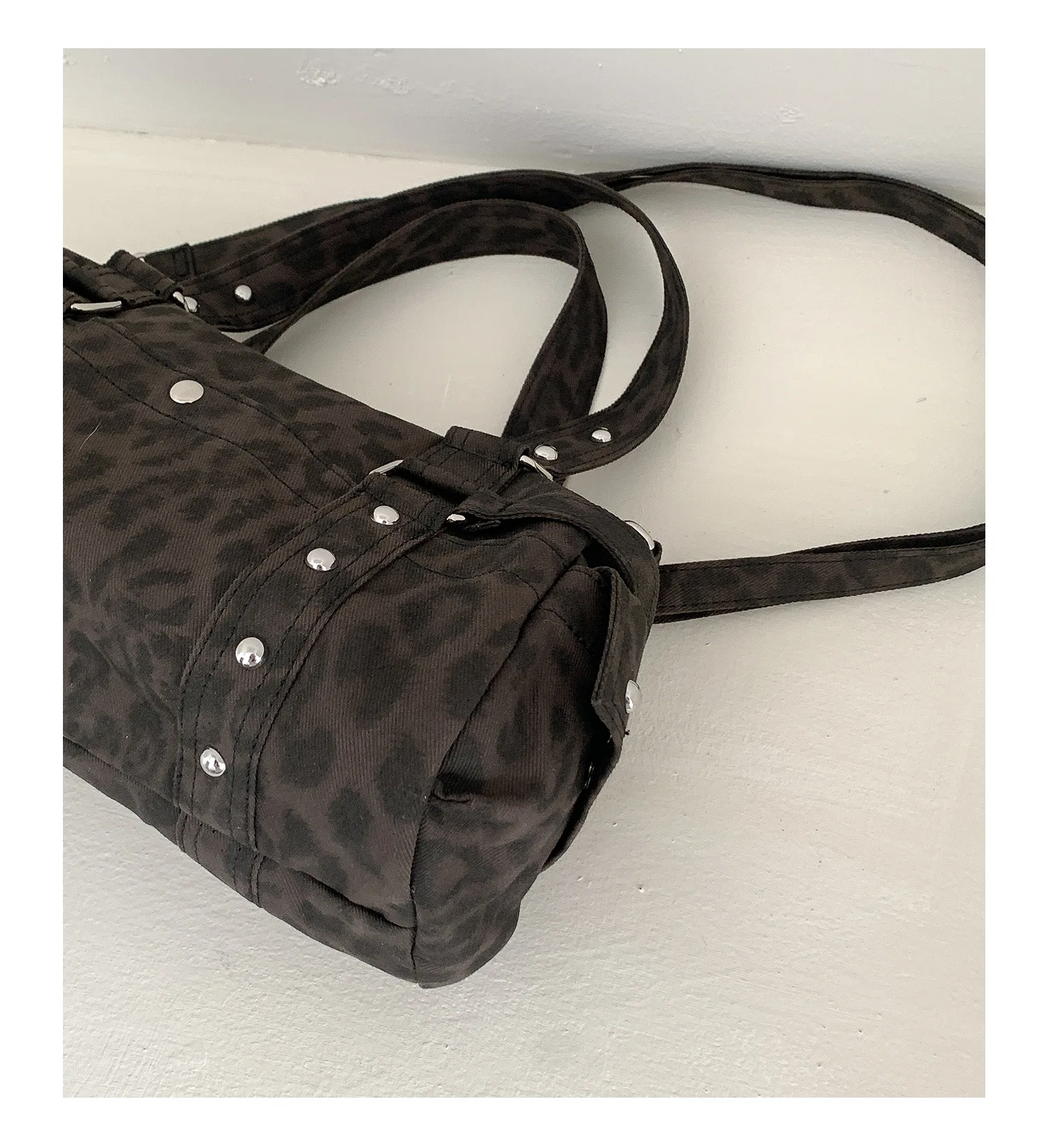 Vintage Leopard Rivet Motorcycle Handbag Barrel Shaped Boston Casual Messenger Bags for Female Shoulder Bag Fashion Ladies Totes