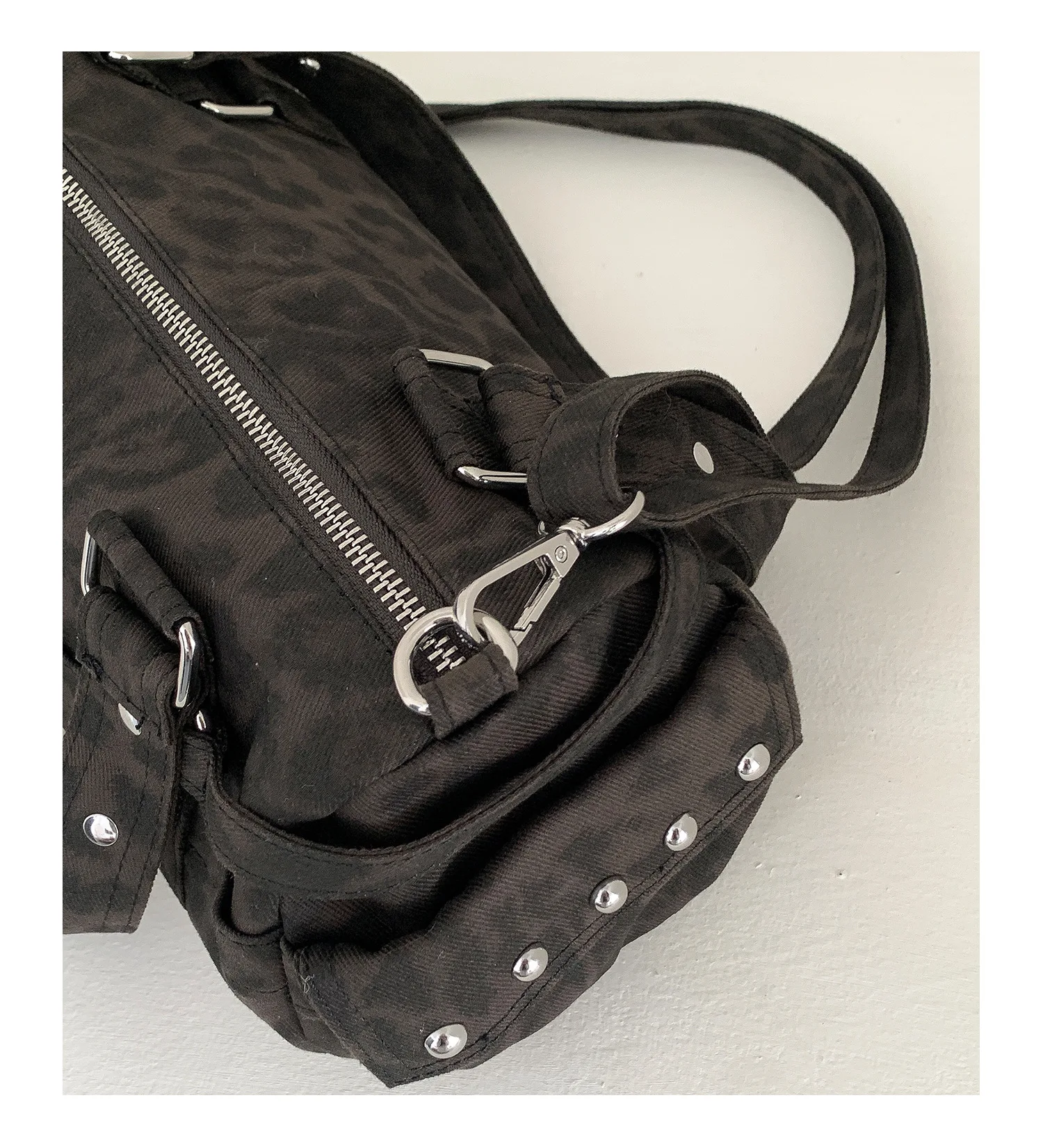 Vintage Leopard Rivet Motorcycle Handbag Barrel Shaped Boston Casual Messenger Bags for Female Shoulder Bag Fashion Ladies Totes