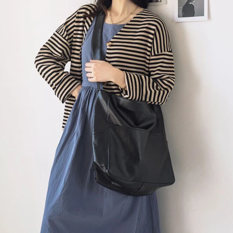 The Neutral Color Bags Are Suitable for Daily Commuting and Going to School They Include Single-Shoulder Bags and Tote Bags.