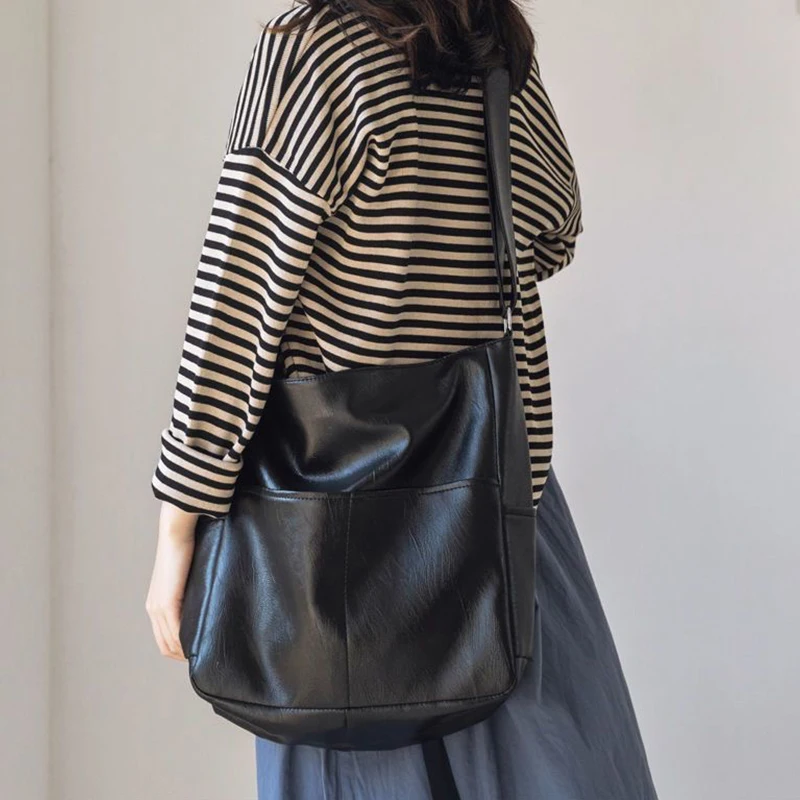 The Neutral Color Bags Are Suitable for Daily Commuting and Going to School They Include Single-Shoulder Bags and Tote Bags.