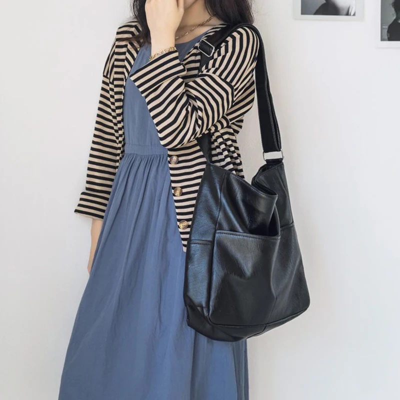 The Neutral Color Bags Are Suitable for Daily Commuting and Going to School They Include Single-Shoulder Bags and Tote Bags.