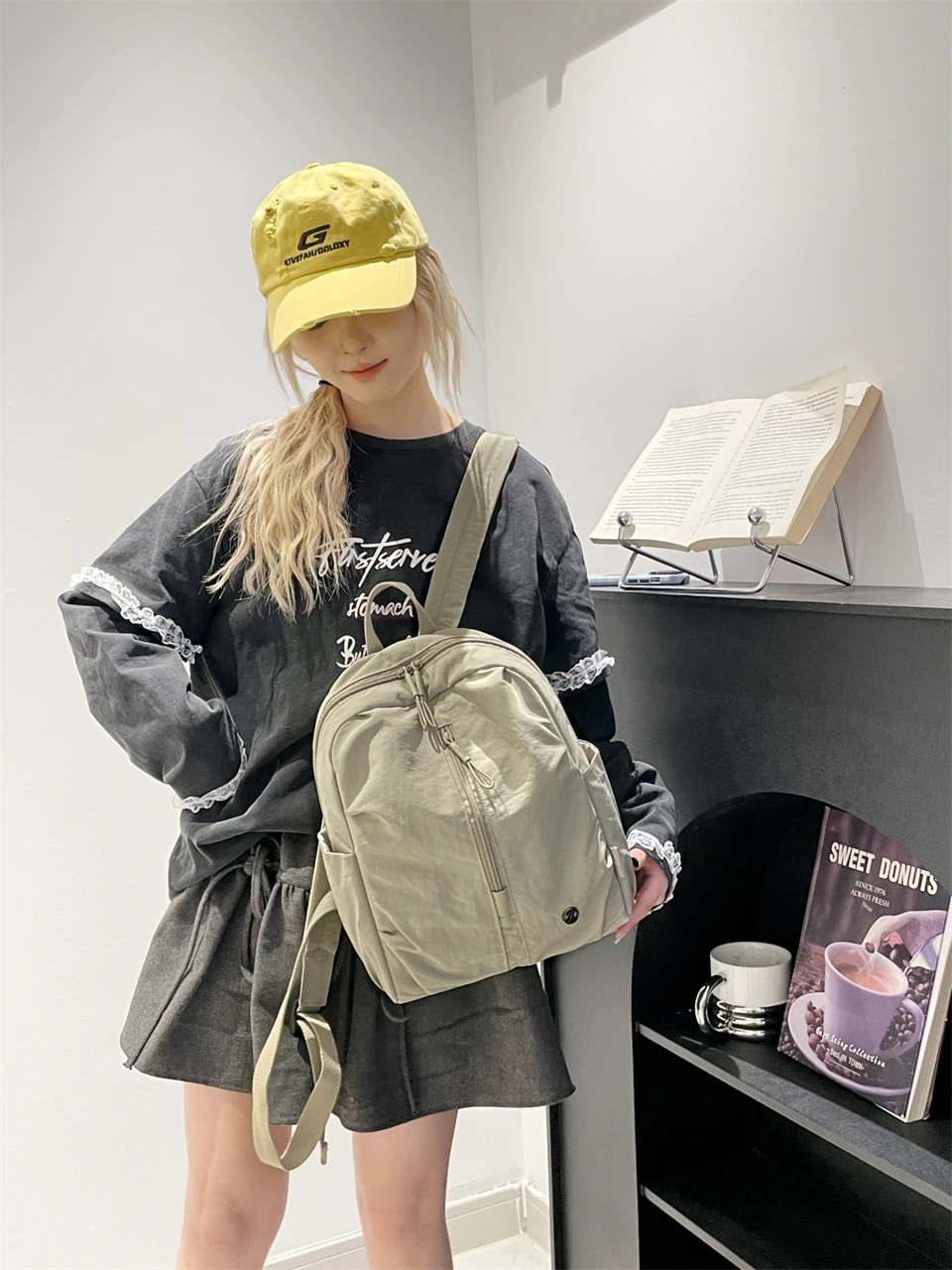Fashion Backpacks Designer Waterproof Nylon Daypack Women Lightweight School Back Pack Ladies Large Capacity Travel Rucksack