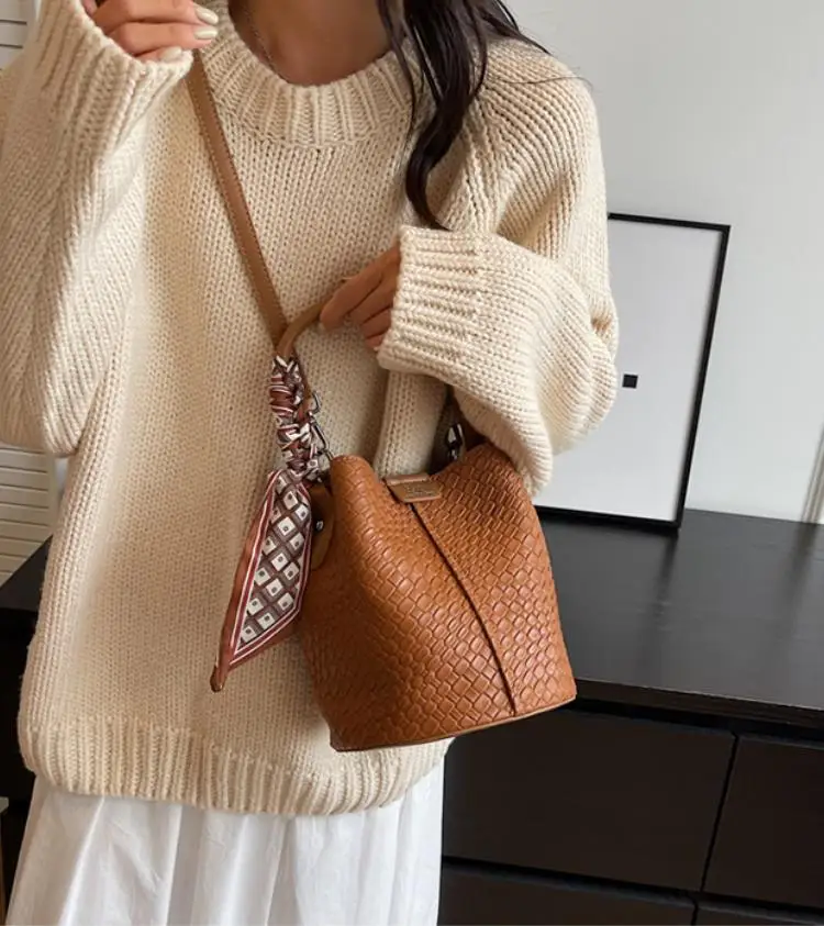Fashionable Women's Bucket Bag, Stylish Solid Color Woven Effect Handbag Shoulder Bag and Crossbody Bag, Can Be Carried By Hand