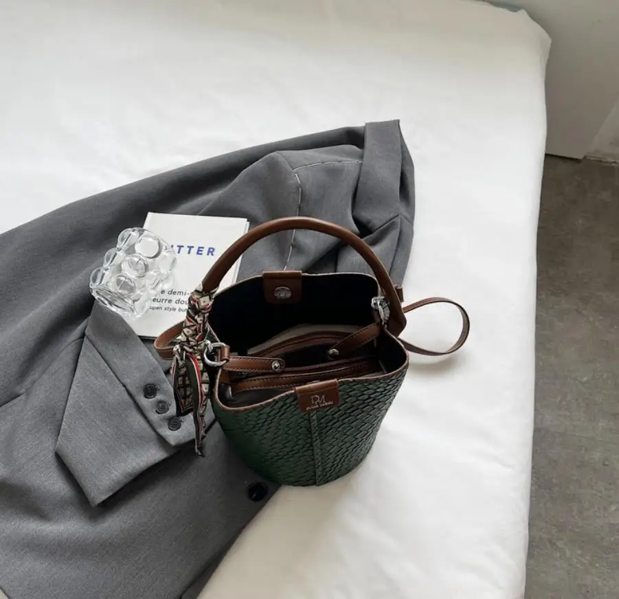 Fashionable Women's Bucket Bag, Stylish Solid Color Woven Effect Handbag Shoulder Bag and Crossbody Bag, Can Be Carried By Hand