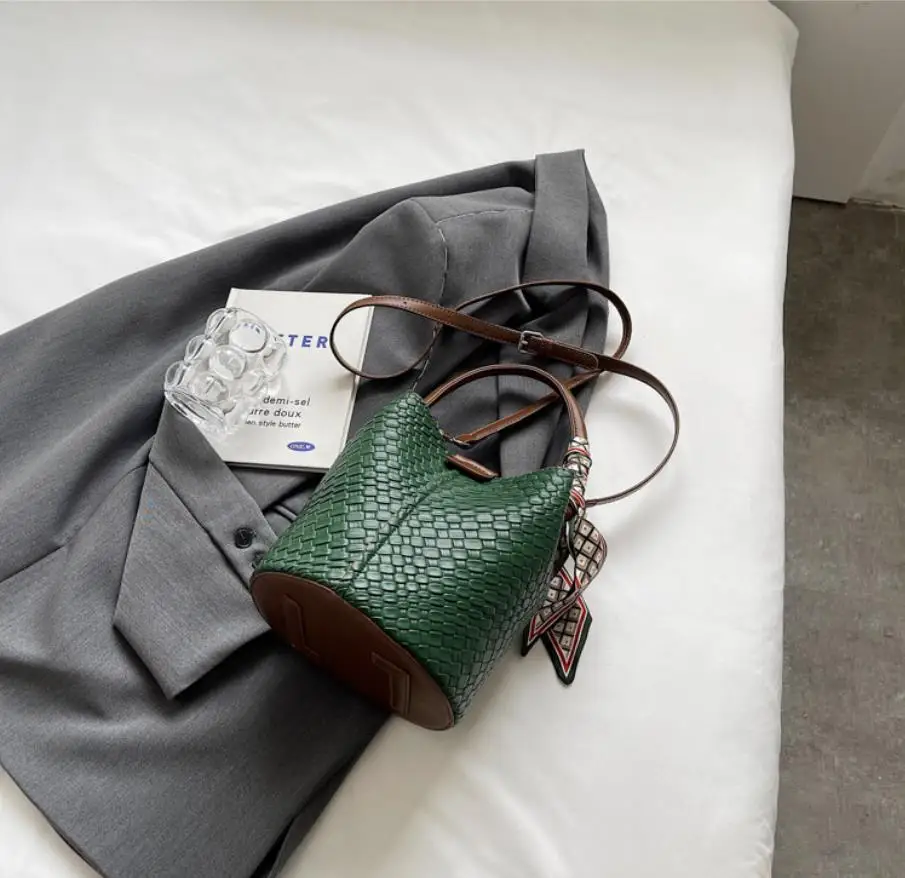 Fashionable Women's Bucket Bag, Stylish Solid Color Woven Effect Handbag Shoulder Bag and Crossbody Bag, Can Be Carried By Hand