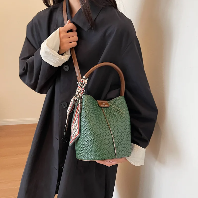 Fashionable Women's Bucket Bag, Stylish Solid Color Woven Effect Handbag Shoulder Bag and Crossbody Bag, Can Be Carried By Hand