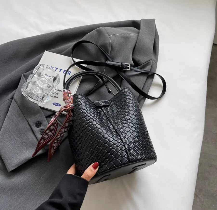Fashionable Women's Bucket Bag, Stylish Solid Color Woven Effect Handbag Shoulder Bag and Crossbody Bag, Can Be Carried By Hand