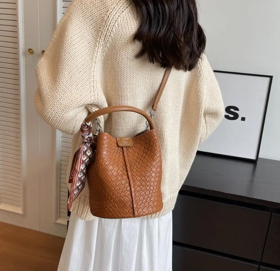 Fashionable Women's Bucket Bag, Stylish Solid Color Woven Effect Handbag Shoulder Bag and Crossbody Bag, Can Be Carried By Hand