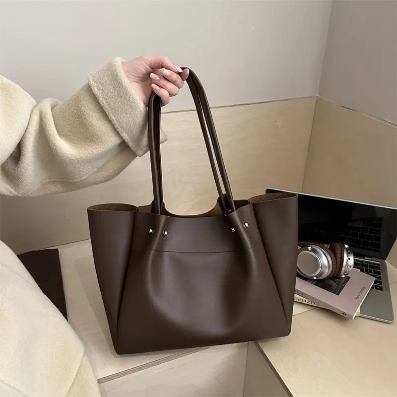 Large Capacity Tote Bag Women's New Retro Versatile College Student Texture Class Travel Commuting PU Bag