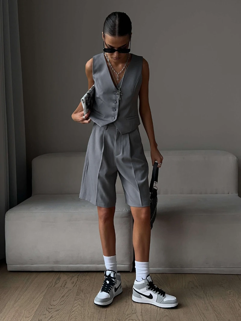 Bronladies Summer Womem Chic Vest Shorts Suit Two-Piece Set Office Ladies Chic 2 Piece Sets Womens Outfits