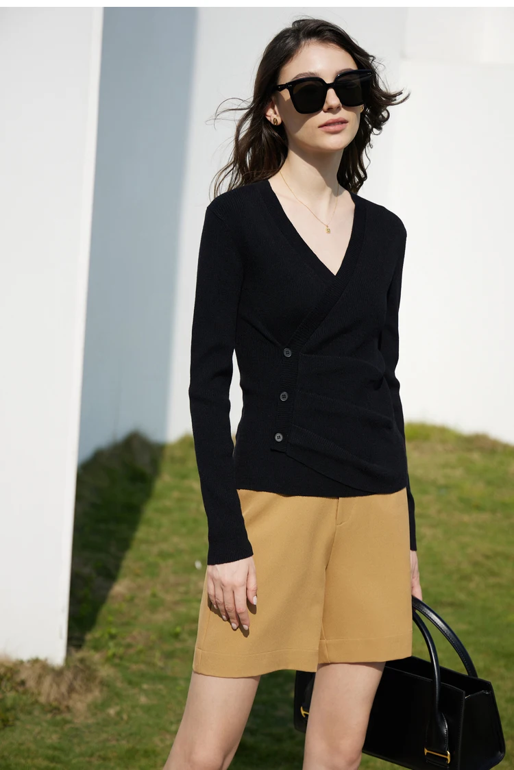 AMII Minimalism Women's Sweater 2026 Autumn New Office Lady Shirring Slim V-neck Knitted Tops Pullovers Womens Clothing 12321064