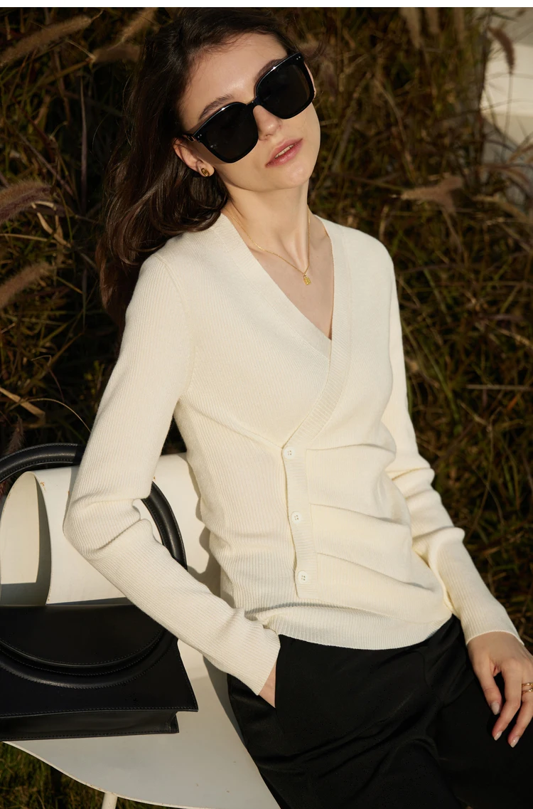 AMII Minimalism Women's Sweater 2026 Autumn New Office Lady Shirring Slim V-neck Knitted Tops Pullovers Womens Clothing 12321064