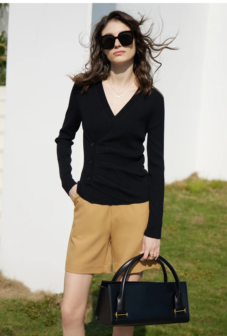 AMII Minimalism Women's Sweater 2026 Autumn New Office Lady Shirring Slim V-neck Knitted Tops Pullovers Womens Clothing 12321064