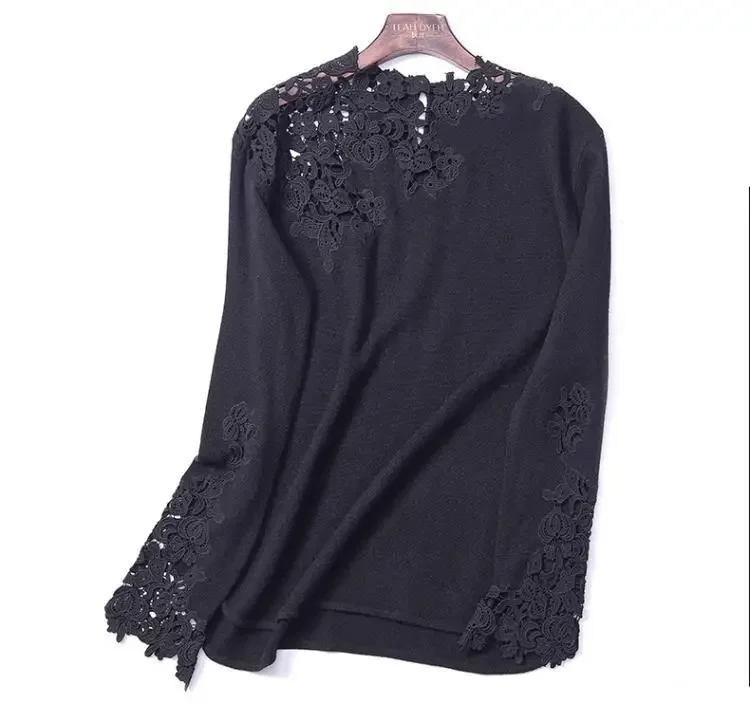 Women's Autumn Design Temperament T-shirt Wearing White Off-shoulder Top Fashion Embroidery Hollow-out Knitted Top Harajuku 2024