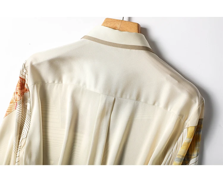 Elegant Style Ladies' Top for Day-to-day and Workplace Graceful Design Women's Blouse with Chic Print and Buttons