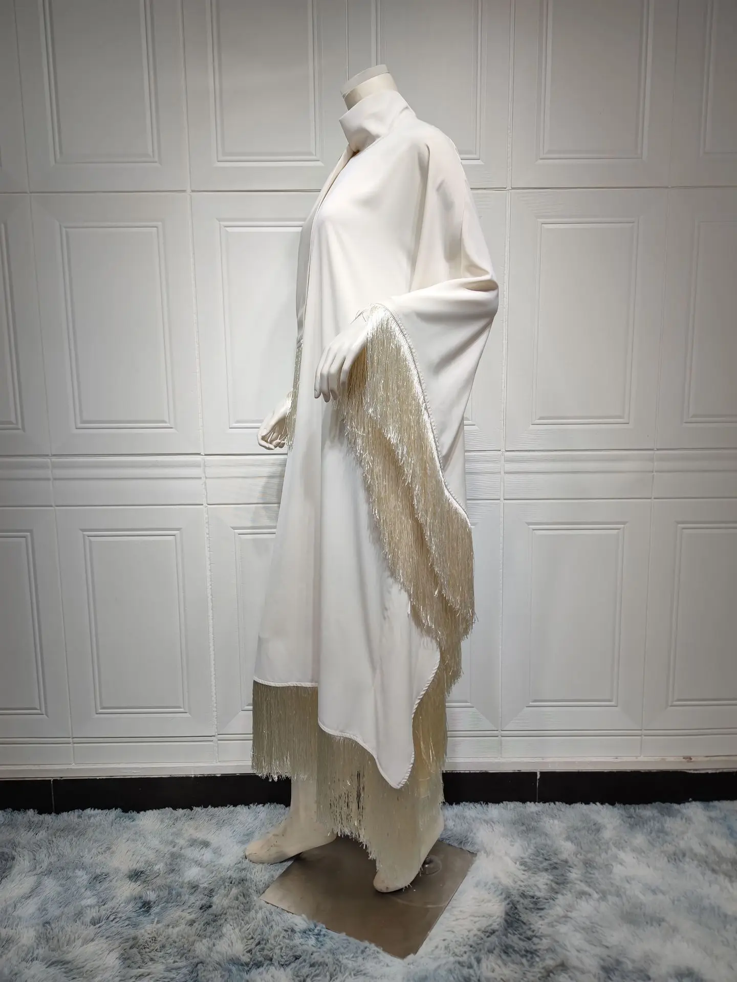 Customized Muslim Woman Bat Sleeve Tassel Abaya Kaftan High Fashion Dresses Modest Party Evening Dress Middle East Muslim Robe