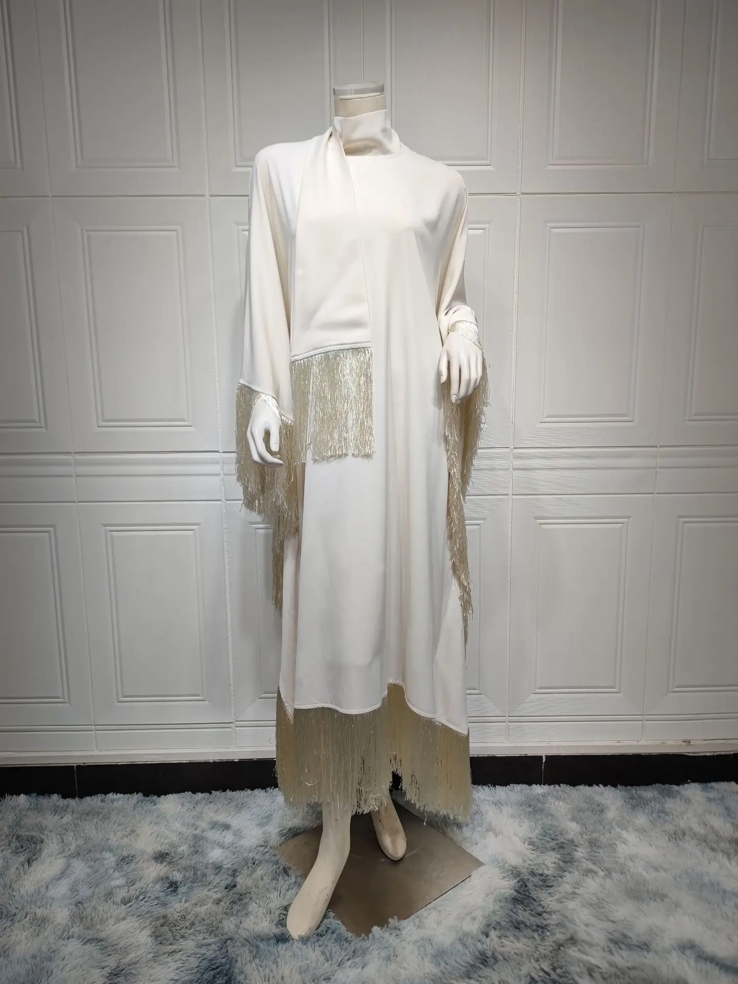 Customized Muslim Woman Bat Sleeve Tassel Abaya Kaftan High Fashion Dresses Modest Party Evening Dress Middle East Muslim Robe