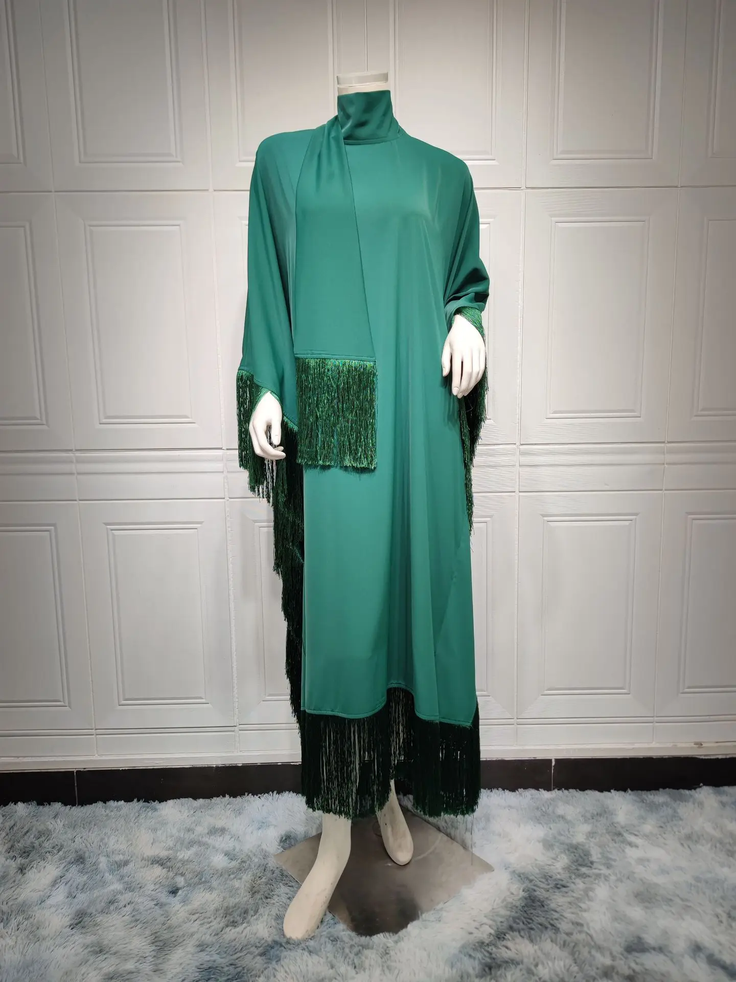 Customized Muslim Woman Bat Sleeve Tassel Abaya Kaftan High Fashion Dresses Modest Party Evening Dress Middle East Muslim Robe