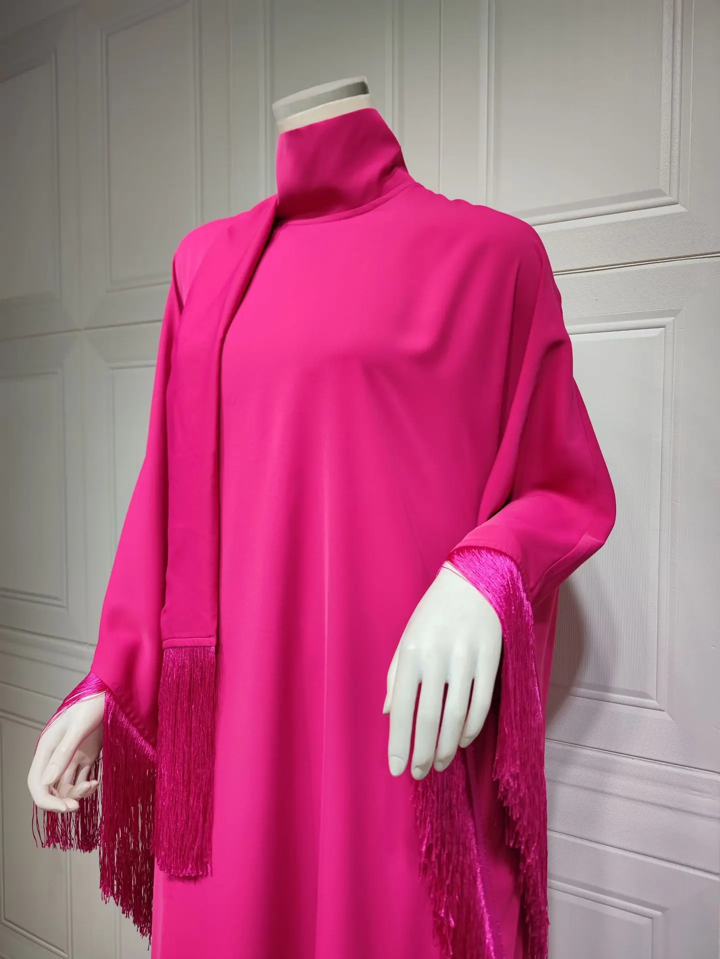 Customized Muslim Woman Bat Sleeve Tassel Abaya Kaftan High Fashion Dresses Modest Party Evening Dress Middle East Muslim Robe