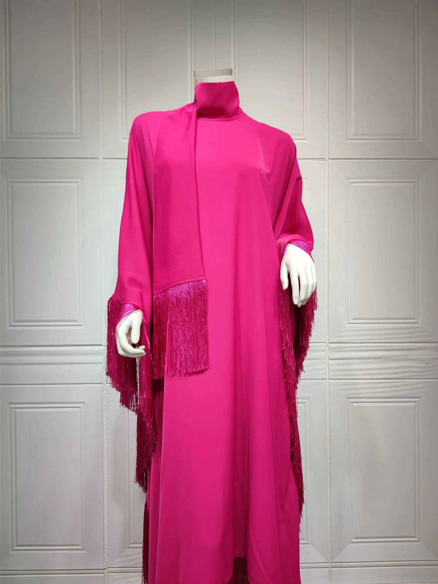 Customized Muslim Woman Bat Sleeve Tassel Abaya Kaftan High Fashion Dresses Modest Party Evening Dress Middle East Muslim Robe