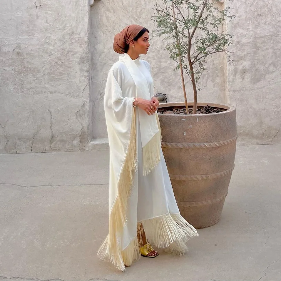 Customized Muslim Woman Bat Sleeve Tassel Abaya Kaftan High Fashion Dresses Modest Party Evening Dress Middle East Muslim Robe
