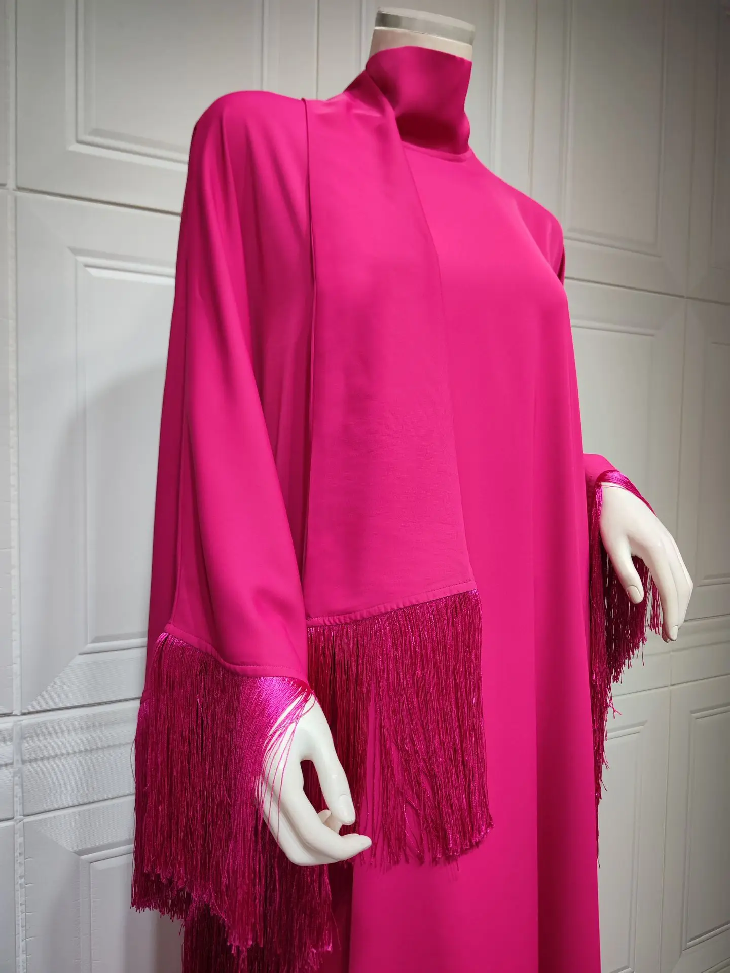 Customized Muslim Woman Bat Sleeve Tassel Abaya Kaftan High Fashion Dresses Modest Party Evening Dress Middle East Muslim Robe