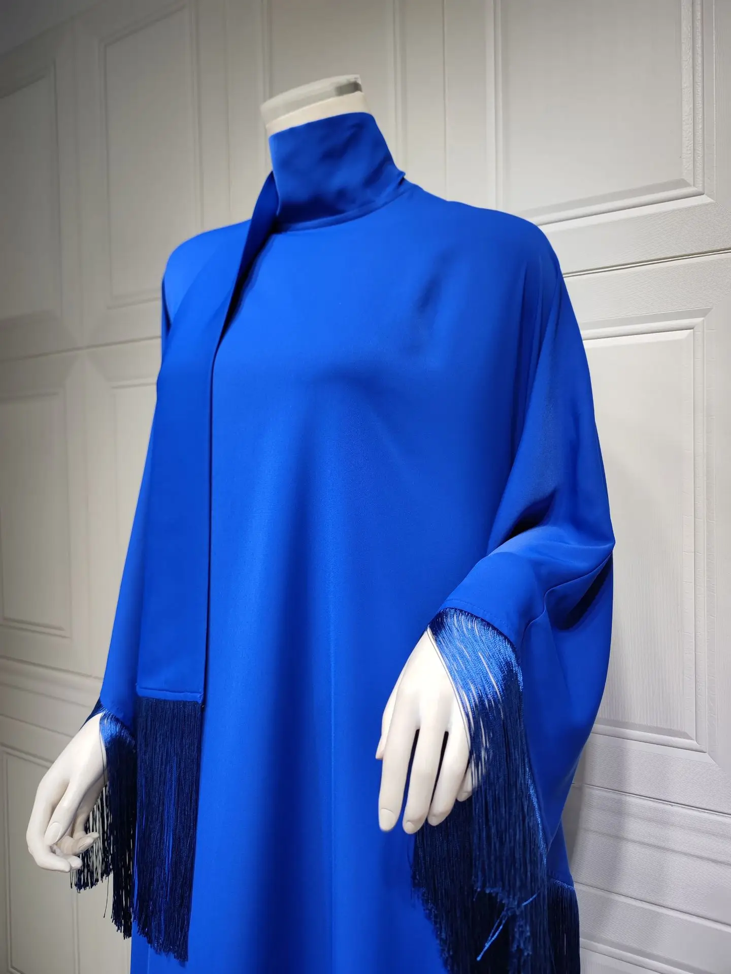 Customized Muslim Woman Bat Sleeve Tassel Abaya Kaftan High Fashion Dresses Modest Party Evening Dress Middle East Muslim Robe
