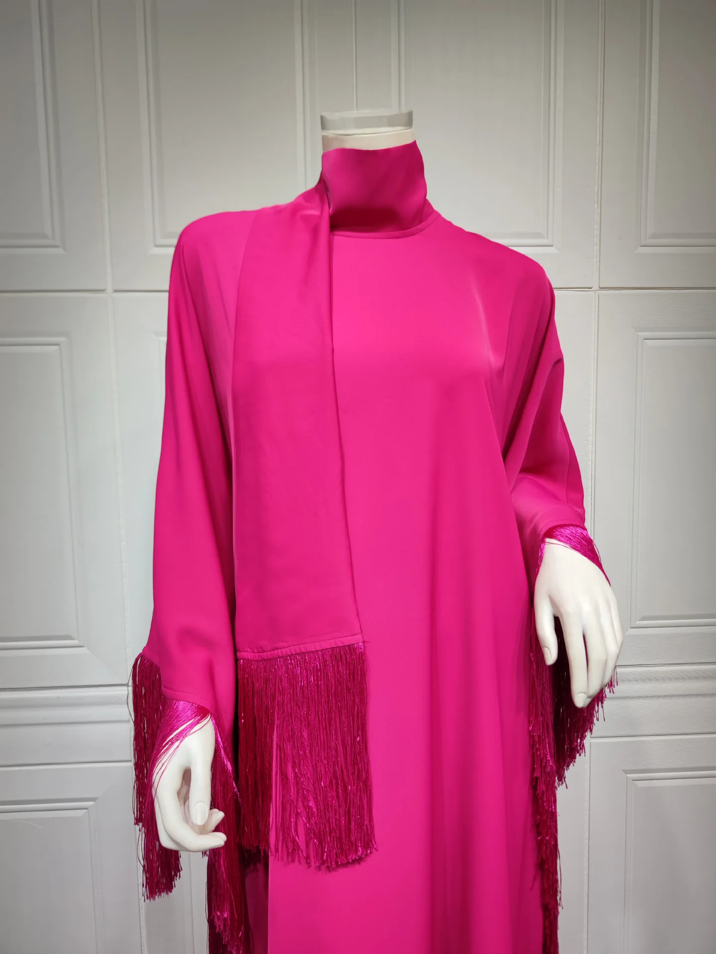 Customized Muslim Woman Bat Sleeve Tassel Abaya Kaftan High Fashion Dresses Modest Party Evening Dress Middle East Muslim Robe