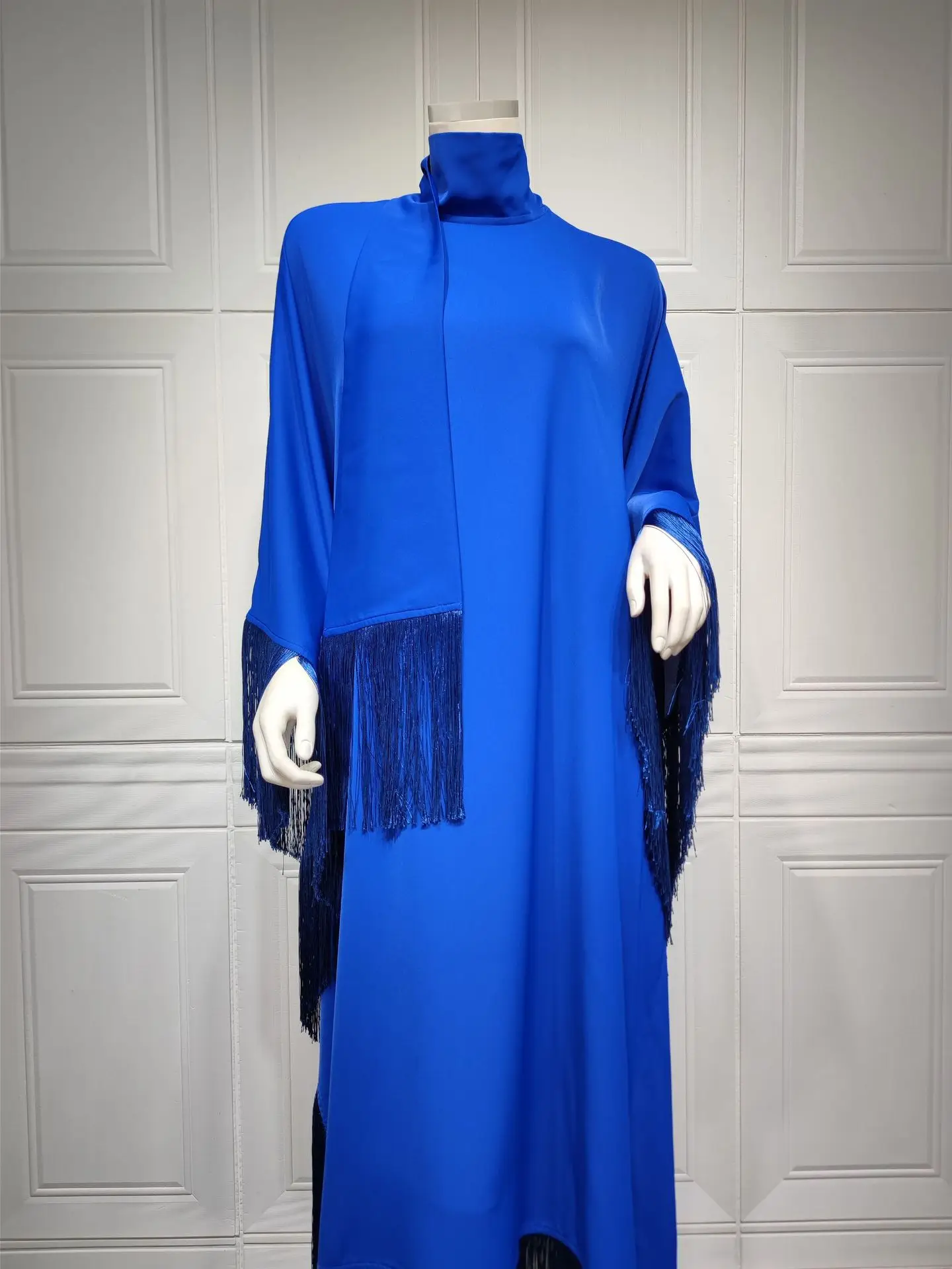 Customized Muslim Woman Bat Sleeve Tassel Abaya Kaftan High Fashion Dresses Modest Party Evening Dress Middle East Muslim Robe
