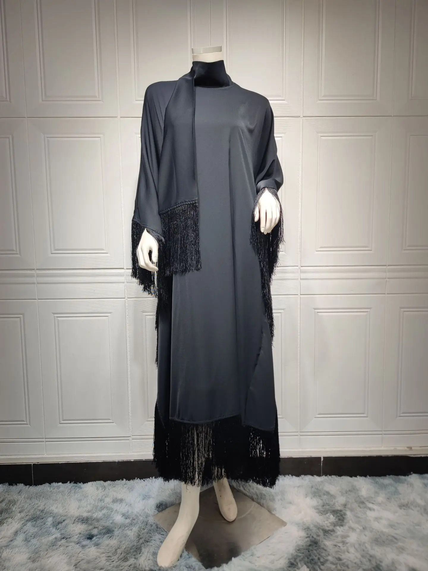 Customized Muslim Woman Bat Sleeve Tassel Abaya Kaftan High Fashion Dresses Modest Party Evening Dress Middle East Muslim Robe